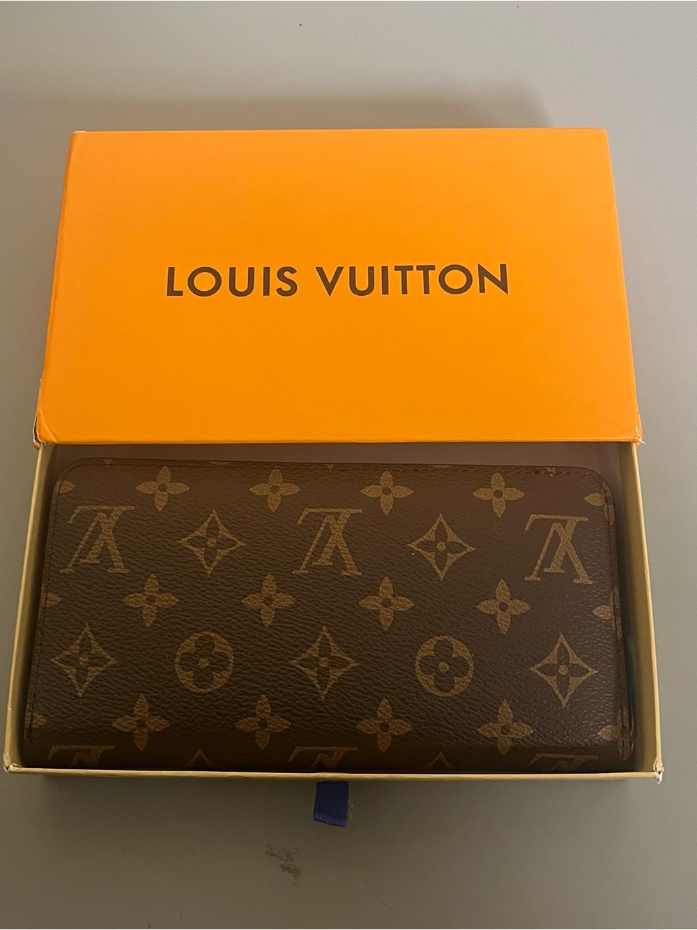 Louis Vuitton Women's Brown Monogram Zip-Around Long Wallet Zipper Card Slots
